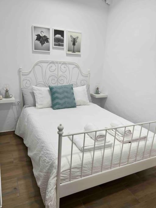 דירות בנאלופ קסאס וייחאס Casa El Chorro מראה חיצוני תמונה