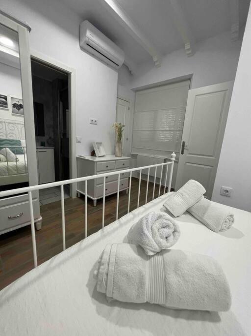 דירות בנאלופ קסאס וייחאס Casa El Chorro מראה חיצוני תמונה